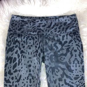 LULULEMON Gray Black Cheetah Wunder Under Crop Leggings 6